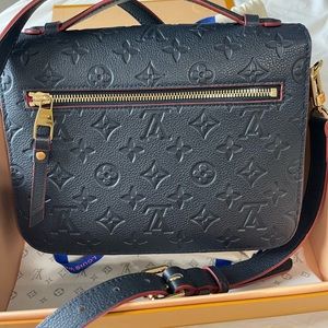 LV Pochette Metis